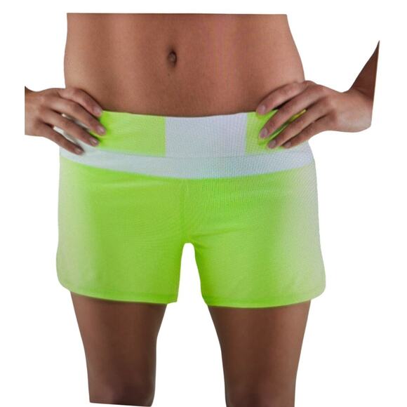 Lululemon Groovy Run Shorts Zippy Green Womens Sz 6 Zip Pocket Stretch Logo - Picture 1 of 9
